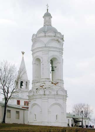 Георгия Победоносца в Коломенском-звонница;2000