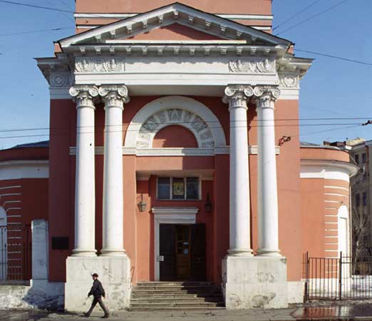 Троицы Живоначальной в Вишняках;2000