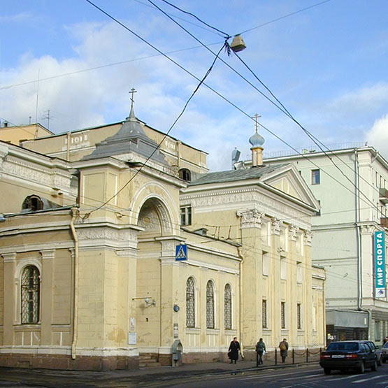 Троицы Живоначальной на Грязях у Покровских ворот;2000