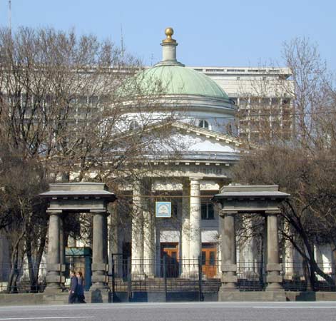 Троицы Живоначальной при б. Шереметевском странноприимном доме;2000