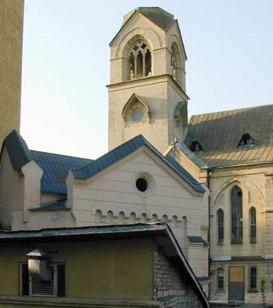 Петра и Павла, лютеранский;Храм до начала реставрвции. Часов на башне еще нет. Вид со двора с юга.1999