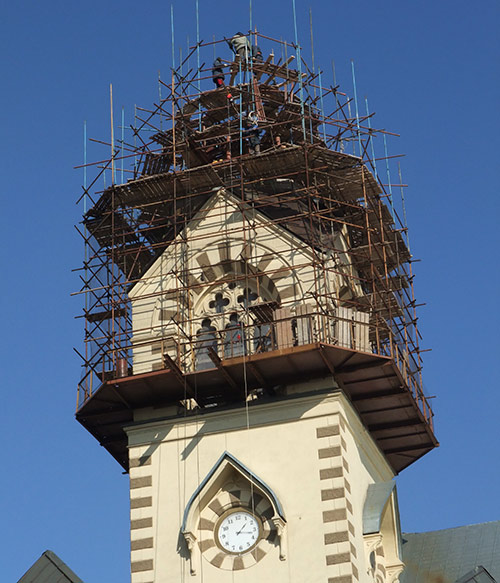 Петра и Павла, лютеранский;Начало реставрации шпиля колокольни2009