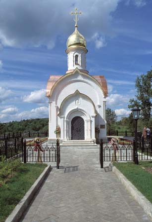 Феодоровской иконы Божией Матери;2001