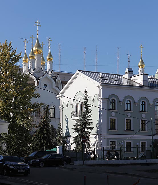 Собора Дивеевских Святых при подворье Троицкого Серафимо-Дивеевского монастыря;Вид со двора2010