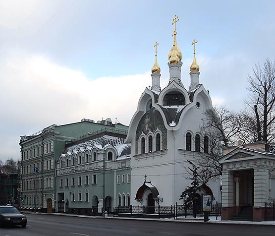 Собора Дивеевских Святых при подворье Троицкого Серафимо-Дивеевского монастыря;Вид на московское подворье Троицкого Серафимо-Дивеевского монастыря с проспекта Мира2010